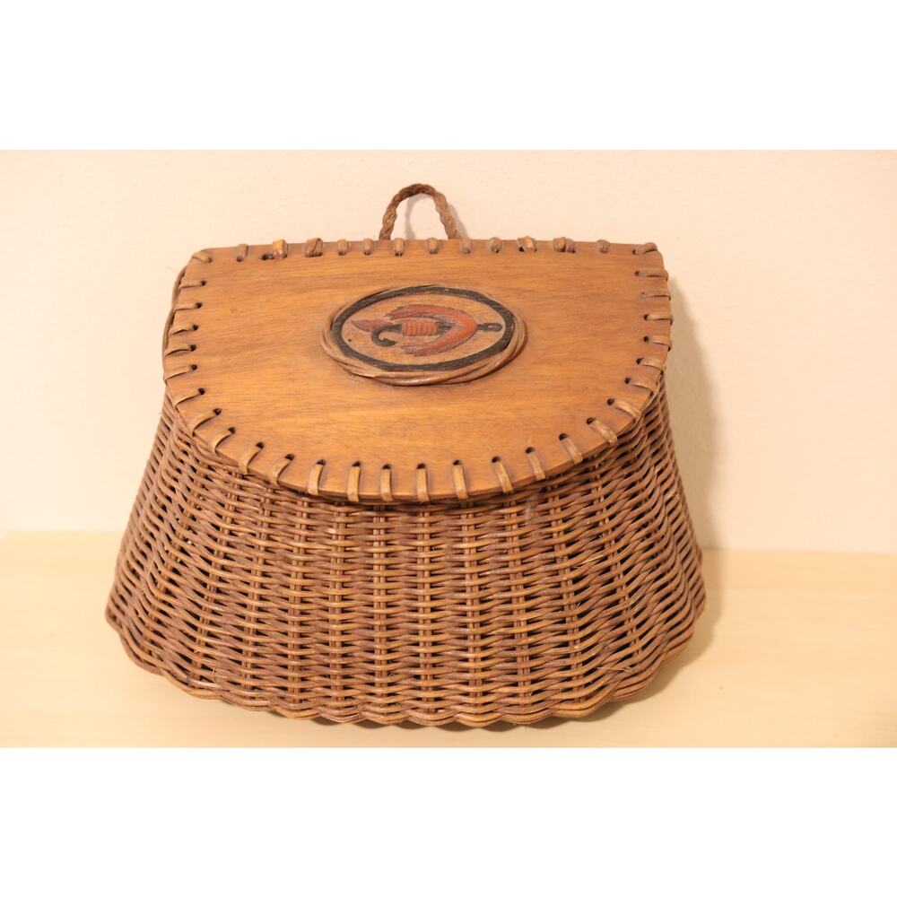 Vtg Woven Fishing Creel Basket Large Wall Decor for the Eclectic Sea Cottage